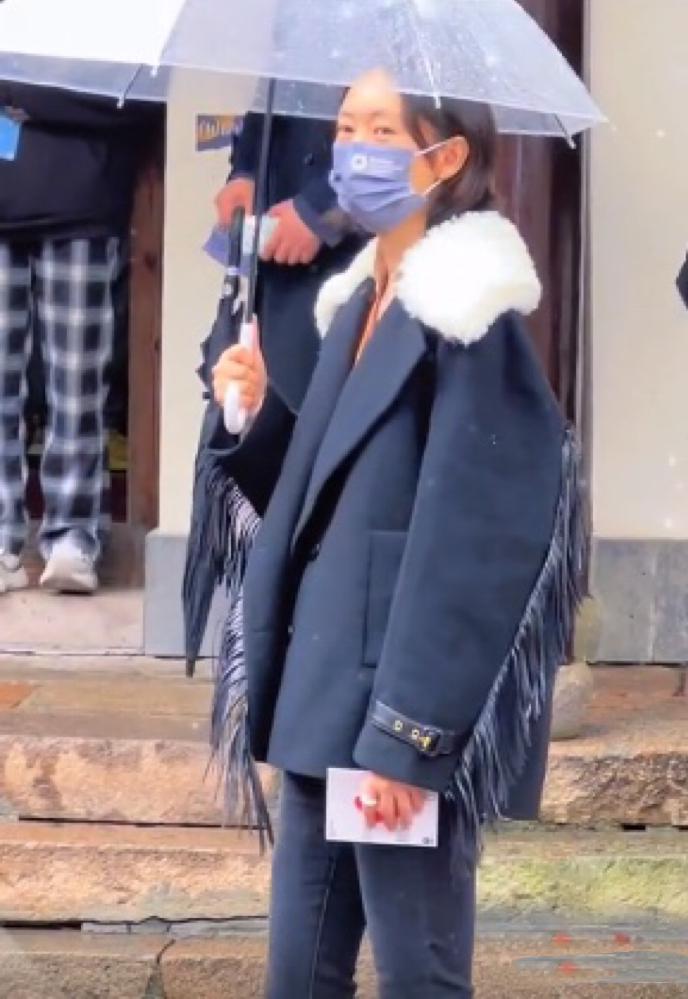 童瑶|37岁童瑶乌镇被偶遇，纯素颜现身状态超好，妆前妆后无差别