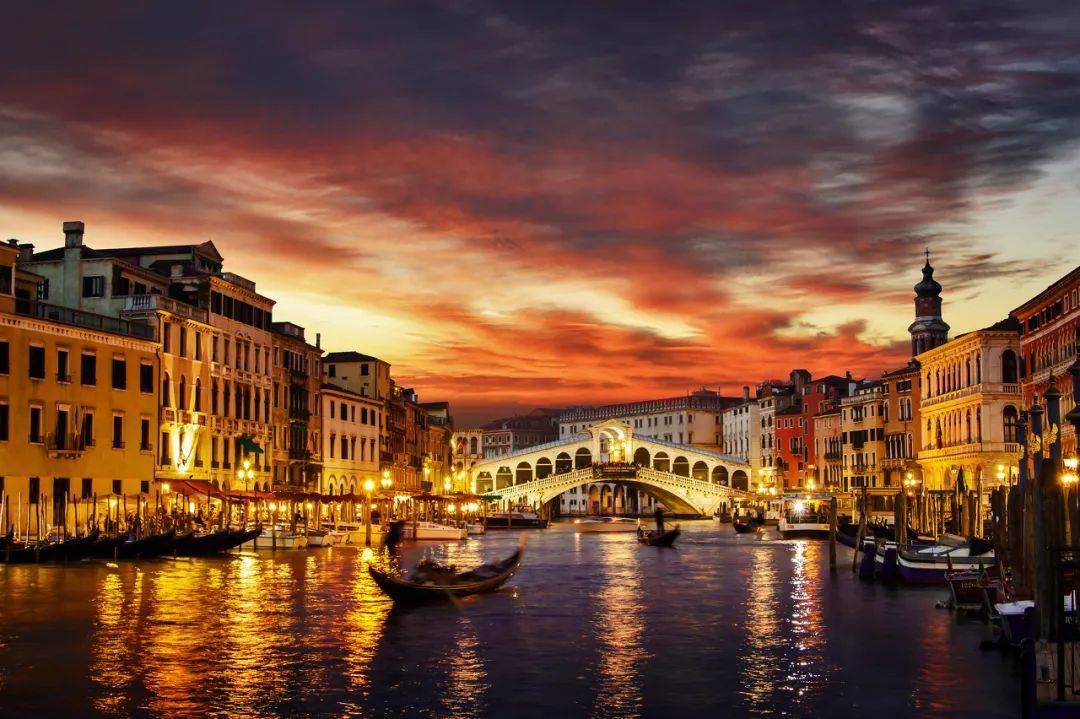 威尼斯|这座没有汽车，出门靠划船的城市，2050年或将成为“鬼城”？