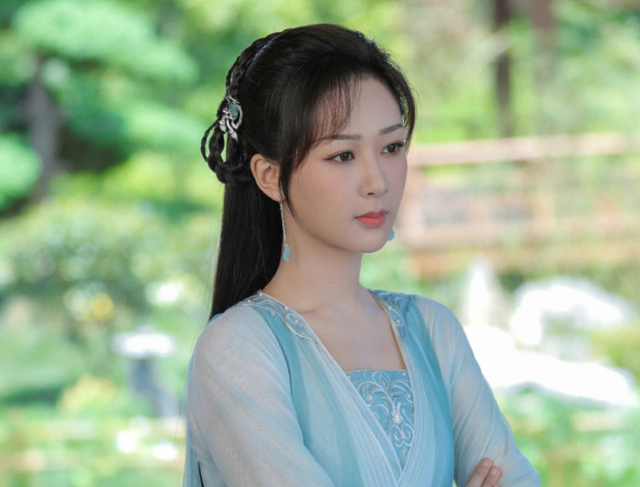 杨紫|杨紫现身贾玲新片《热辣滚烫》，请来杨紫后，该电影能再创佳绩吗