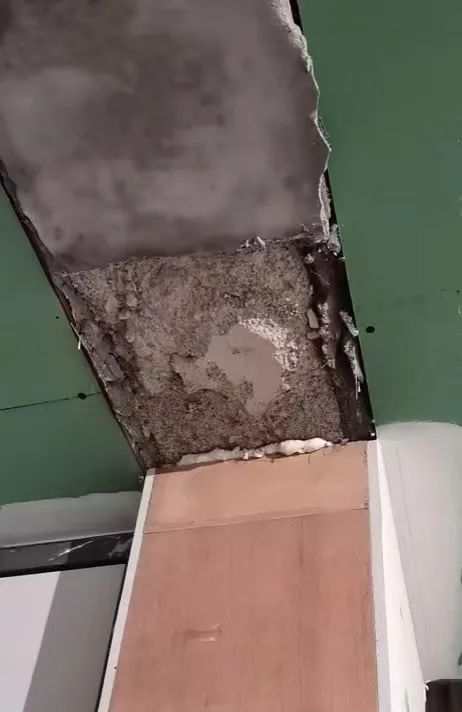 承重墙混凝土用手一抠就掉?男子慌了,开发商回应