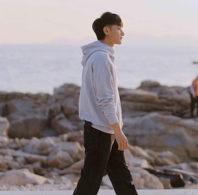 黄子韬|黄子韬是不是成过气艺人了？春晚都不见踪影，此前直播间怒怼网友