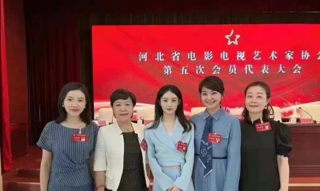 天蝎座|赵丽颖升官后气场全开!穿露脐西装不像领导,女明星范下美成焦点