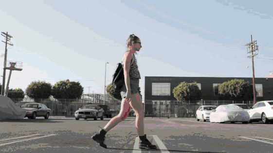 电子商务|第171期: 京东总裁发展;特斯拉运行游戏;苹果AR头显;麻辣烫第一股