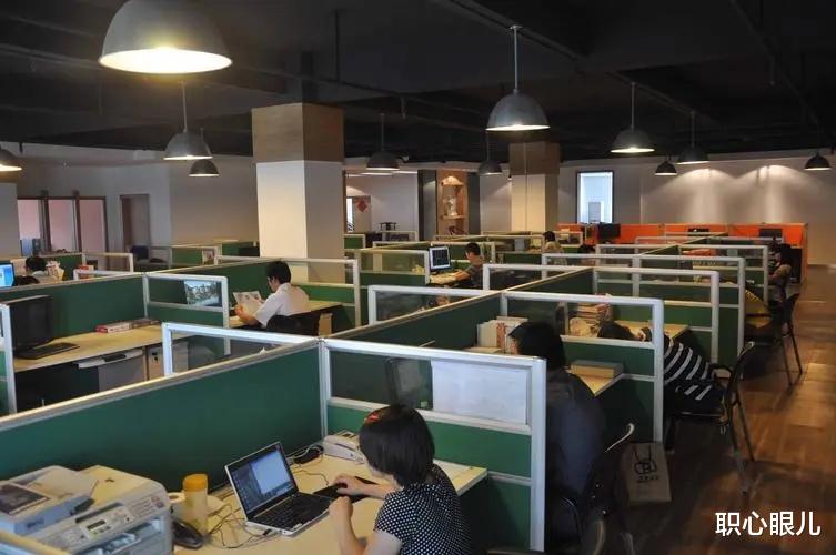 薪酬|涨工资只能靠拼命工作？发薪的真相，聪明人看破不说破，悄悄布局