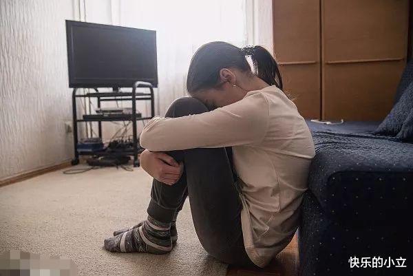 父亲奸淫两未成年女儿,3年强奸20多次,母亲亲眼看见却只是指责
