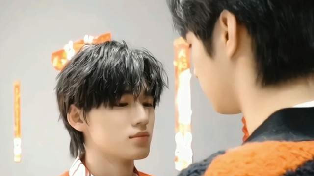 宋亚轩|宋亚轩与刘耀文有爱互动被放大，举止亲密也有错？公司立场很鲜明