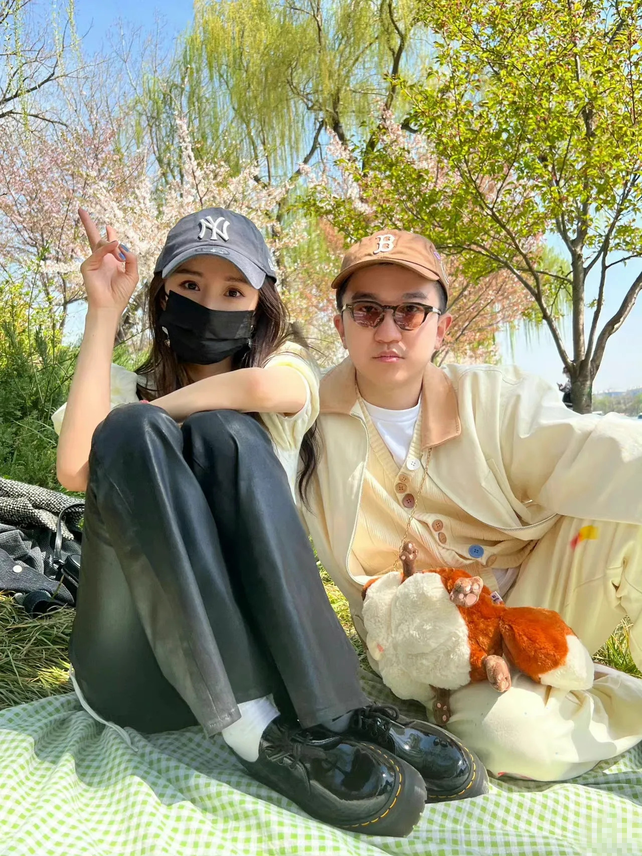 张大大|杨幂和张大大野外露营 张大大镜头下杨幂拍照姿势太销魂了