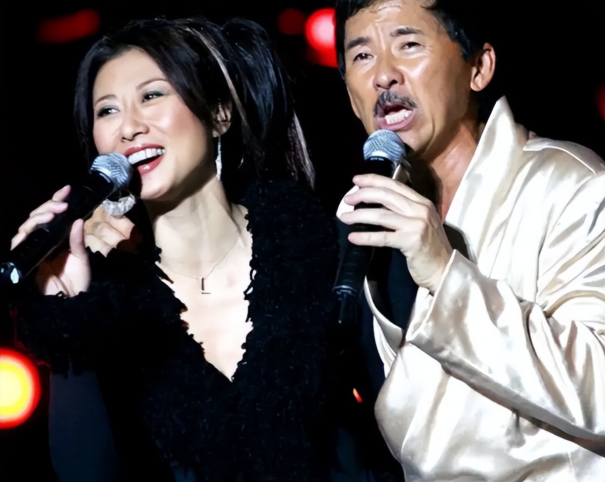 叶倩文|叶倩文:陪伴林子祥25年,61岁还没有孩子,满头银发依旧优雅