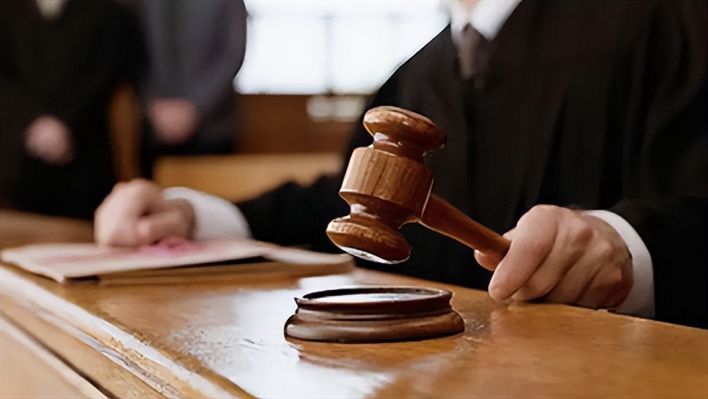 案例 合肥一男子发现楼下车子震动,走近看到妻子十分投入酿血案