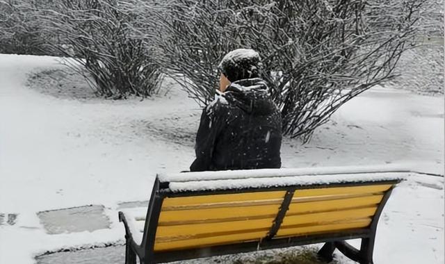 潘长江|直播带货遭点名后,潘长江喊话网友:继续支持我,因为我65岁了!