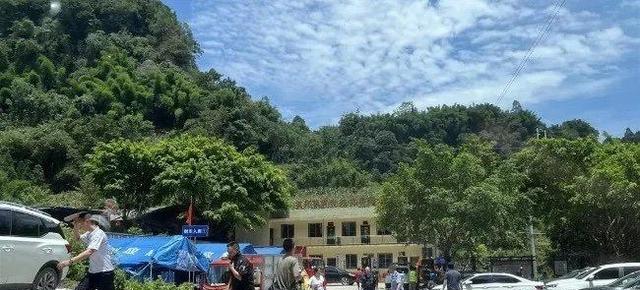 四川重刑案嫌犯已身亡,地点距村委仅百米,其女友丈夫在非洲打工