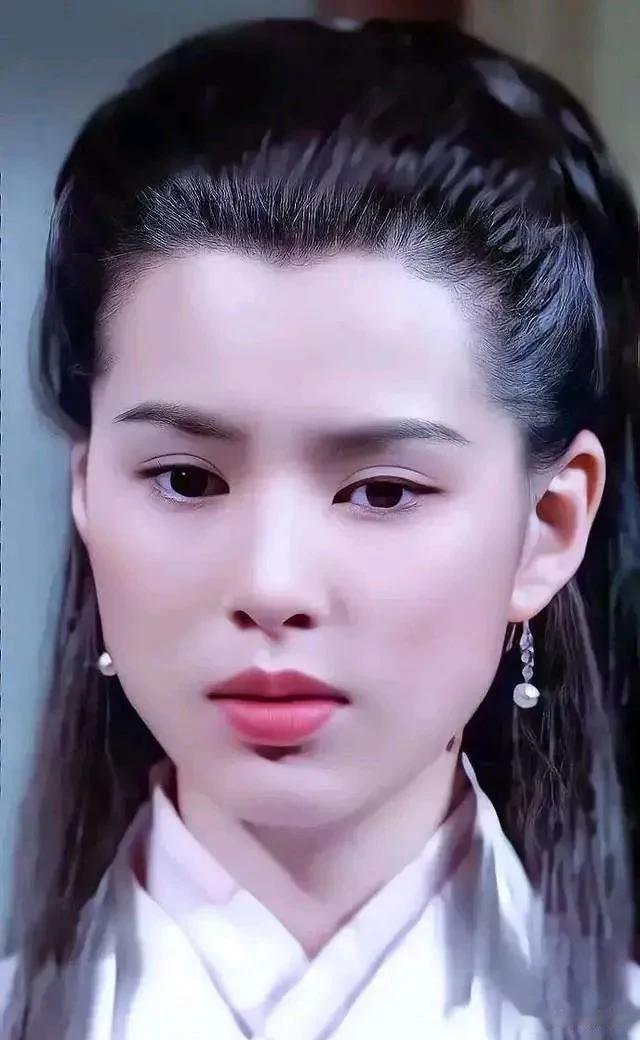 刘海 ＂不老女神＂李若彤，罕晒刘海发型，网友：你是刚从留学回来吗？