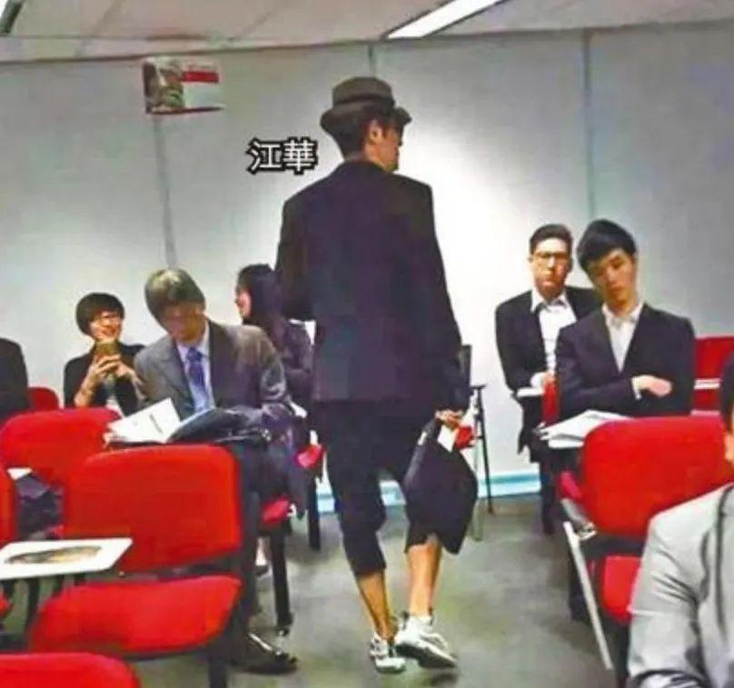 江华|60岁刘德华活蹦乱跳事业红火,59岁江华瘦到脱相,已沦为网络主播