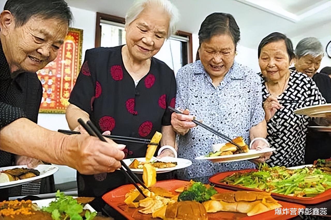 山楂|人老了饭量大和饭量小，哪种更长寿？研究显示：可能是饭量大的人