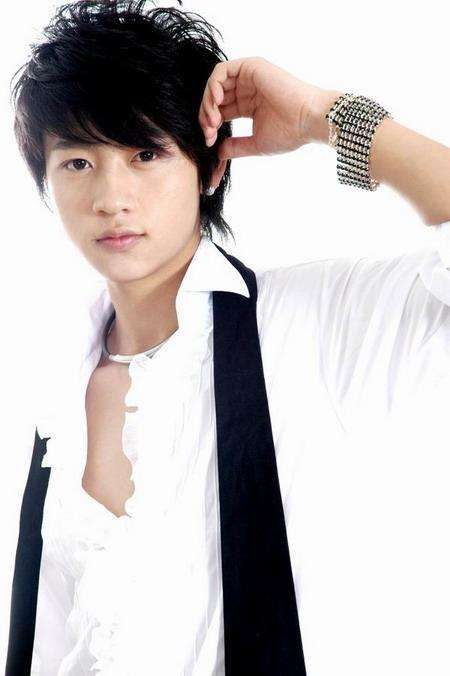 魏晨|他曾是“顶流偶像小生”，却因作死被封杀，如今36岁终于事业有成