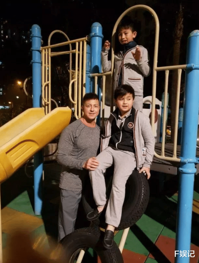 TVB|TVB绿叶郑健乐失婚独自照顾2个自闭症儿子 努力赚钱为儿子未来打算