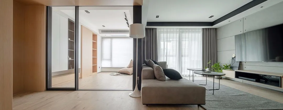 越来越多人沙发不靠墙,这样往前挪50厘米,瞬间多出一个功能区!