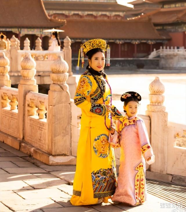 杨紫|母亲节!伊能静晒女儿做的松饼,杨紫童年美,韩庚晒大肚要当爹了