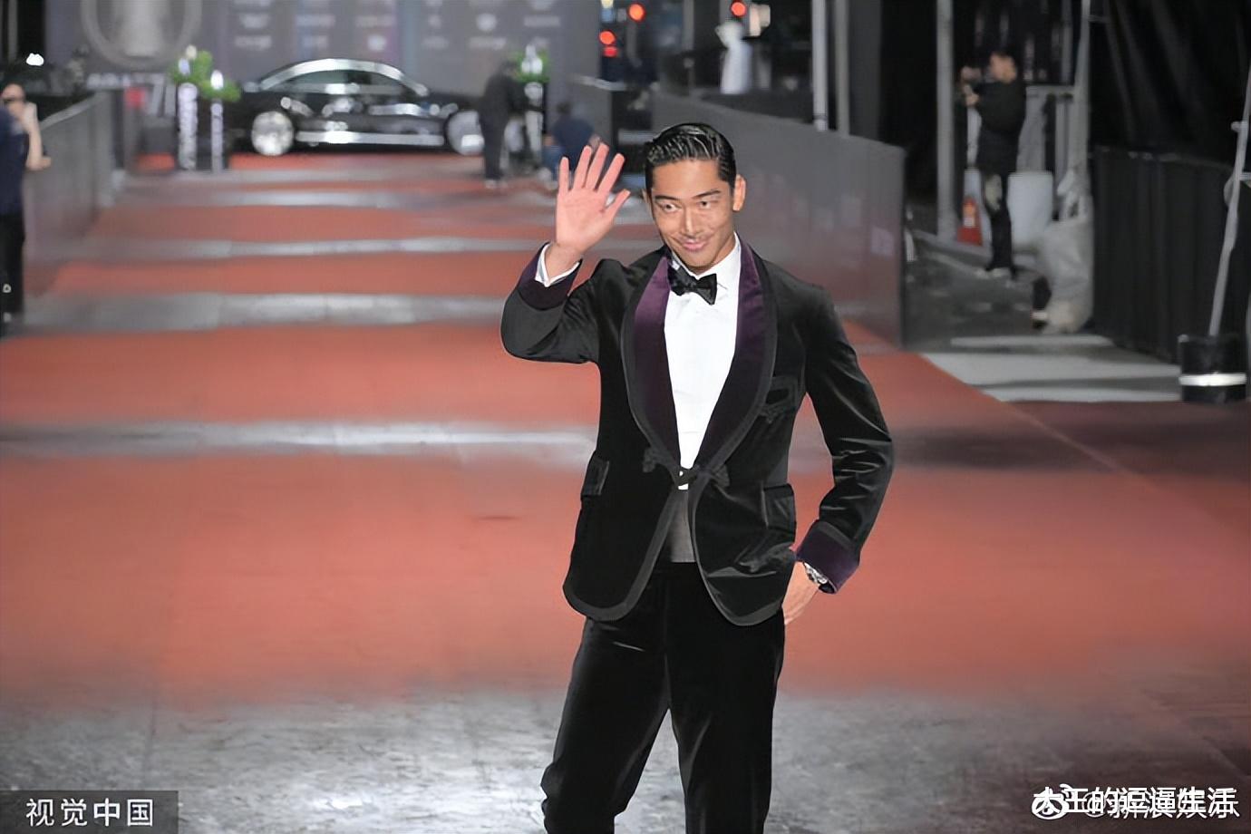 小S|小S出席颁奖礼零奖项，本人强颜欢笑，现场无人搭理输给后辈