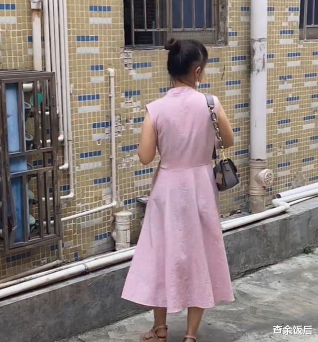 广东一26岁女子网恋奔现被嫌老土,知情者:她有12栋楼!