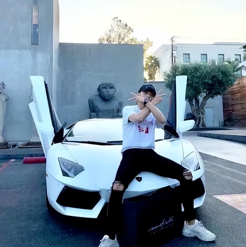 黄子韬|“暴躁富豪”黄子韬：两百亿身家不输王思聪，为何独宠徐艺洋一人