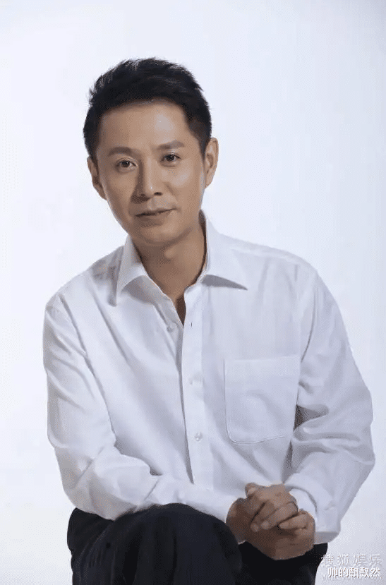 郭广平|演员郭广平：娶小11岁妻子，36岁做父亲，15份报纸背后的带泪父爱