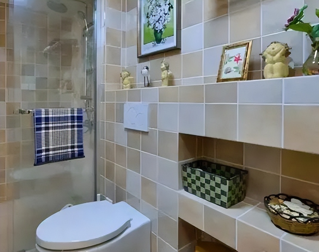 这样装修好看还省钱,别再傻傻的在卫生间放置物架了