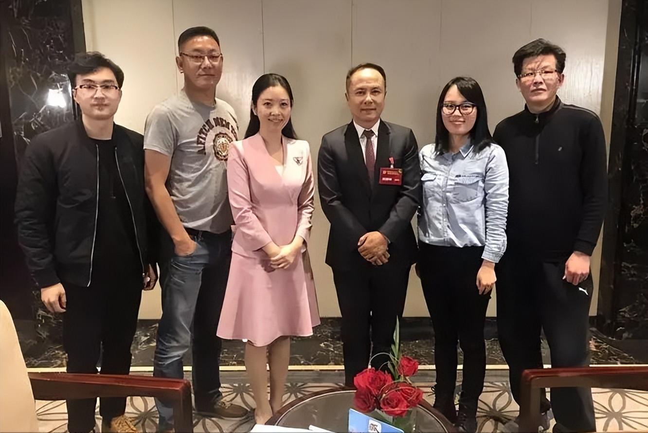 阿里巴巴|富豪沈国军坐拥39座大厦，赚走马云200亿，娶小21岁女星为妻