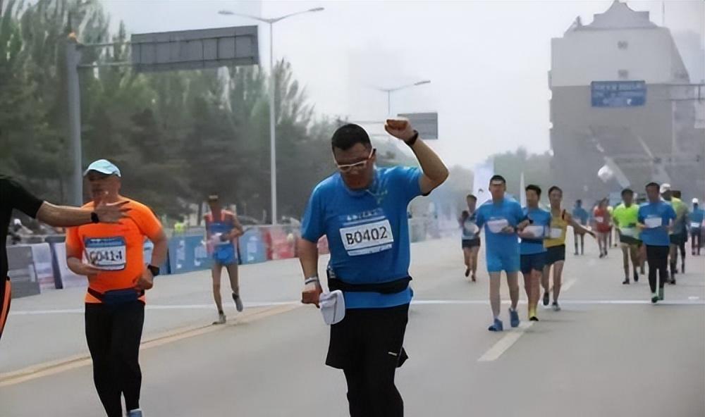 护肤品 纪实250斤男子5点起跑8公里,坚持1568天称:我曾想放弃不止1000次