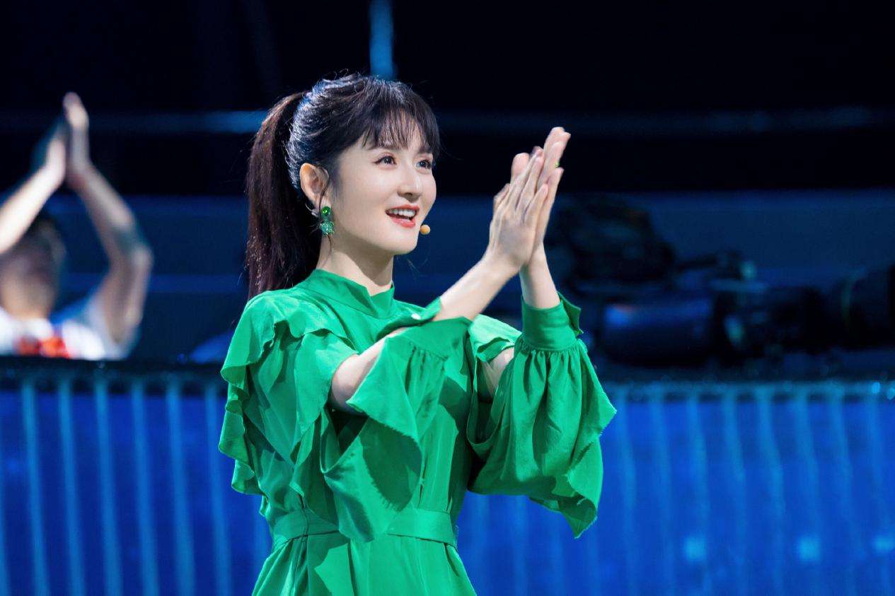 谢娜|6位女星未成名前的样子，王艳告诉你啥才叫美，看到谢娜我笑了