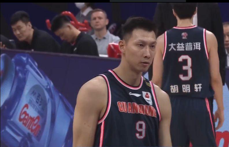 广东男篮|再起悬念，广东遭双外援13-0追分，徐杰10分，易建联11+6内线占优