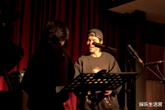 向太|向太陈岚定居杭州！萧敬腾为向华强办私人演唱会，家产分配太精明