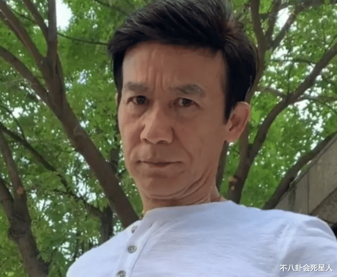 |明明是三口之家，却过出祖孙三代感，这8个明星家庭，父子最大差81岁