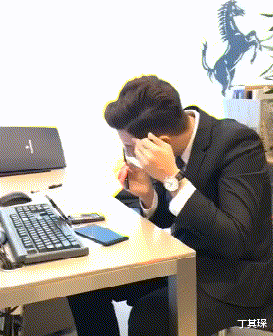 “眼镜王蛇蜕皮后严重脱水,小伙看到后主动喂水!”结果很意外呀~
