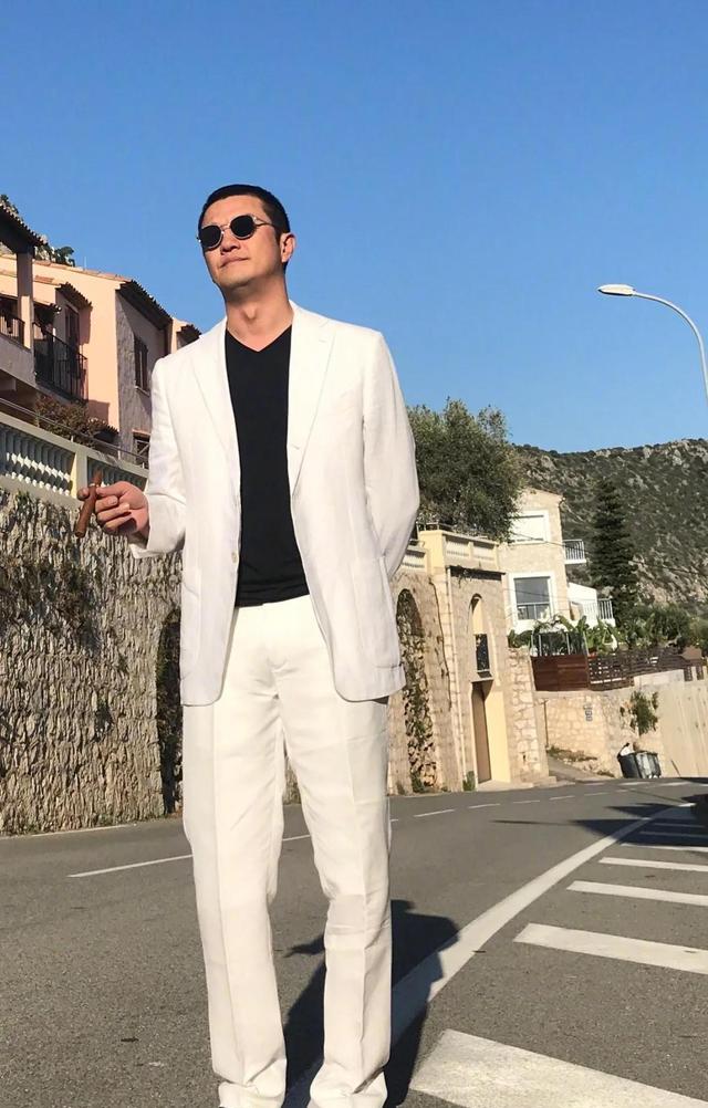 李亚鹏|又有孩子了？李亚鹏陪31周岁女友海哈金喜产检，全程贴心守在身边