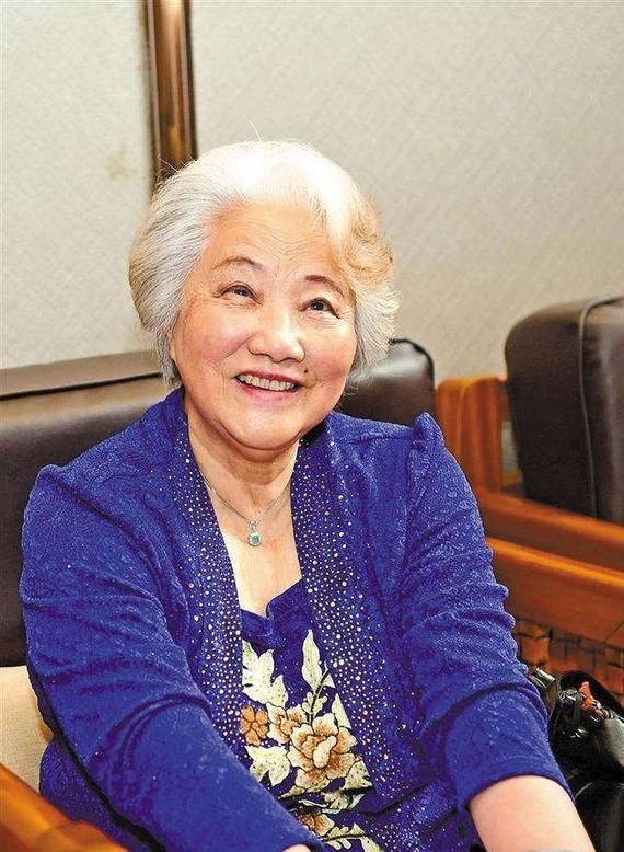 秦怡|传奇女演员秦怡辞世,牛犇祝希娟等人悼念:还欠老师一顿荠菜馄饨