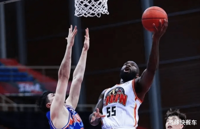琼斯|31投砍47分18板！广东克星又打疯了 CBA四强他想虐一遍？