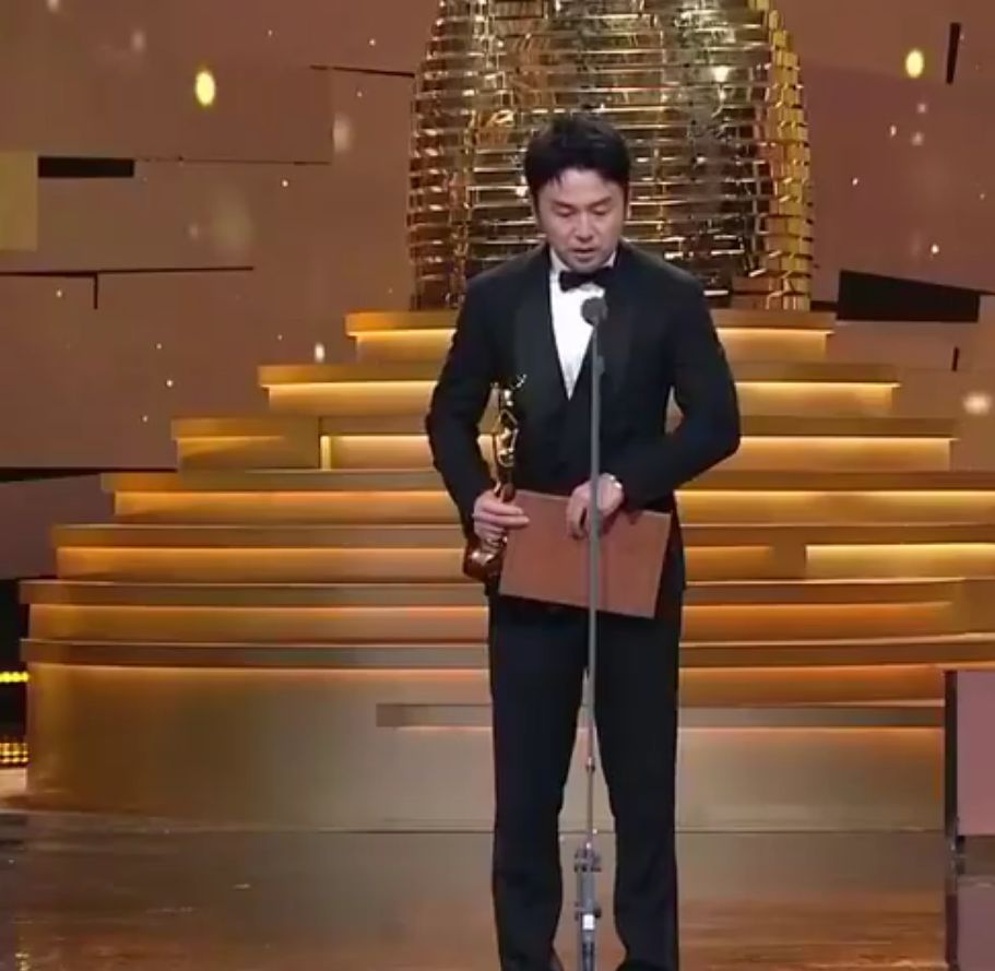 雷佳音|雷佳音获金鹰奖视帝，与张凯丽颁奖表现不佳，全程黑脸被指情商低
