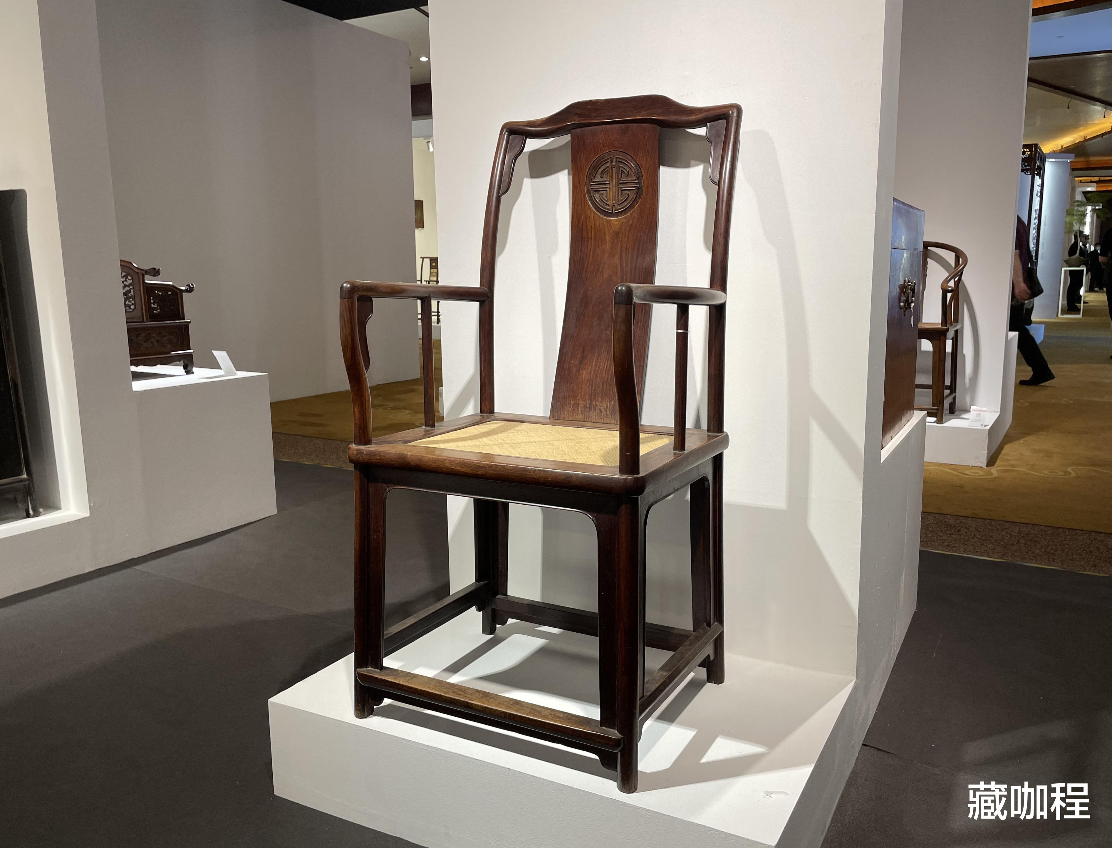 |同价位黄花梨真不少,刀牙板平头案207万成交