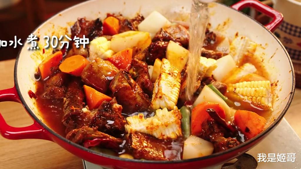 教你一道东北硬菜超好吃的排骨焖卷子