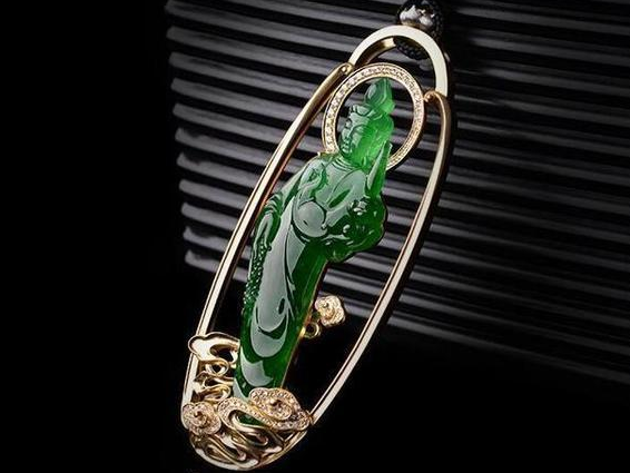 翡翠|谁说男士不可以戴首饰?翡翠的款式多种多样,佩戴人群不受限制