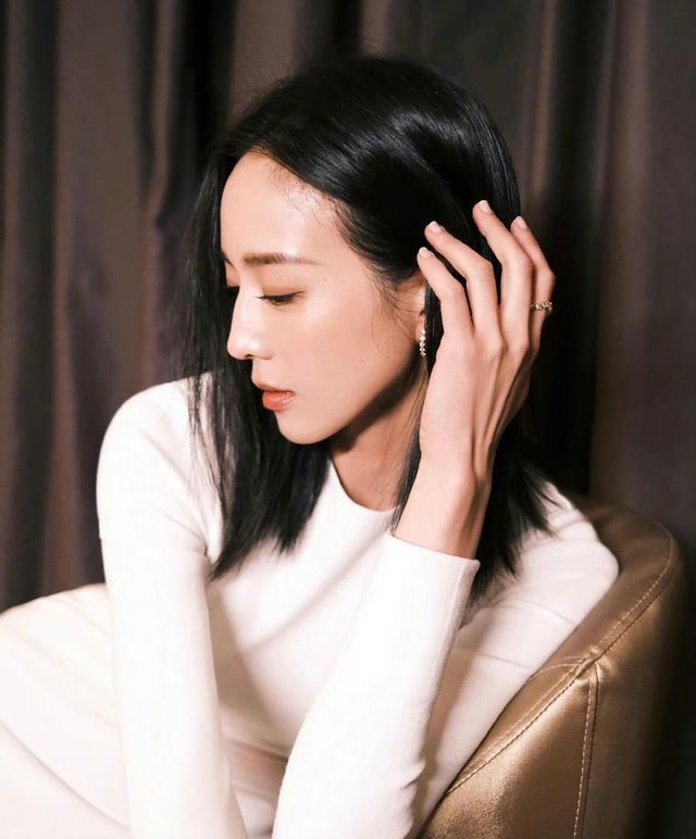 张钧甯|张钧甯“露腰工作服”上热搜，本人回应热榜话题，既耿直又喜感