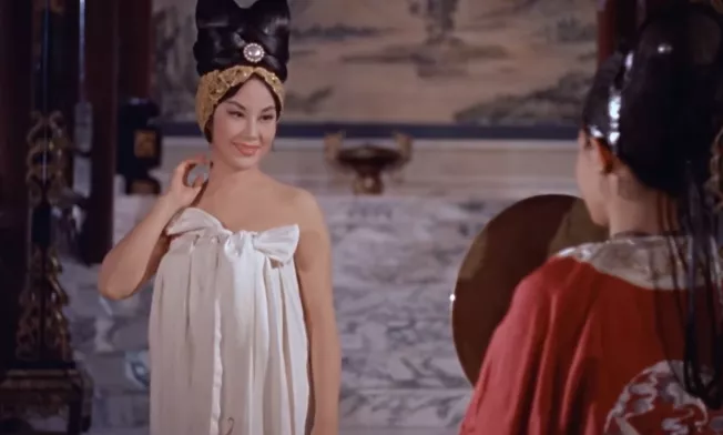 赵本山|“美人出浴”别硬演，有人迷倒众生一眼万年，有人我想给她按水里