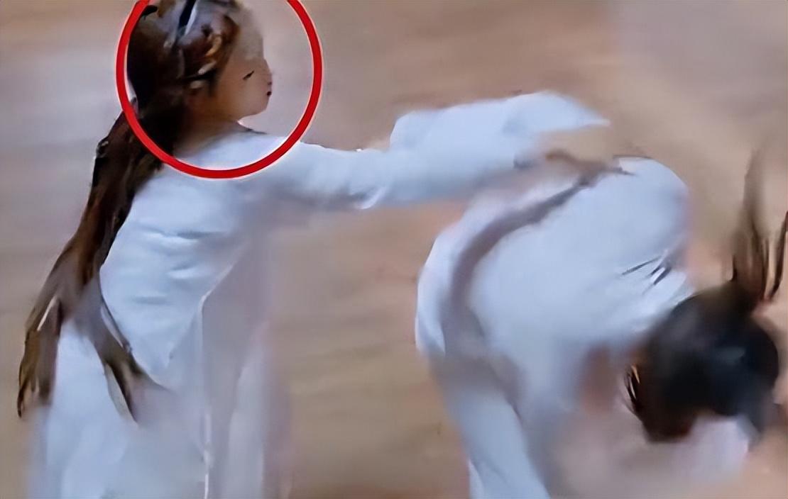 赵丽颖|用替身一个比一个离谱!骑马替、跪替,有人连躺着都要替身