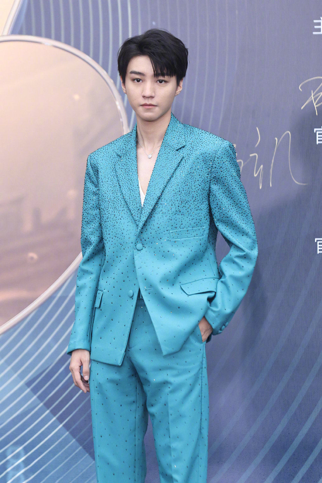 王俊凯|“微博电影之夜”获奖名单:李易峰和朱一龙获奖,王一博空手而归