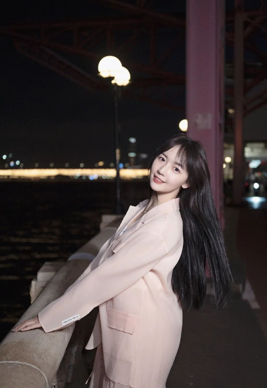 秦牛正威|秦牛正威，从素人到明星的逆袭之路