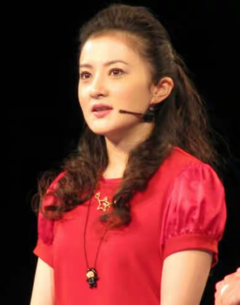 金铭|8岁走红,33岁上节目找对象,41岁依旧单身,金铭在追求什么?