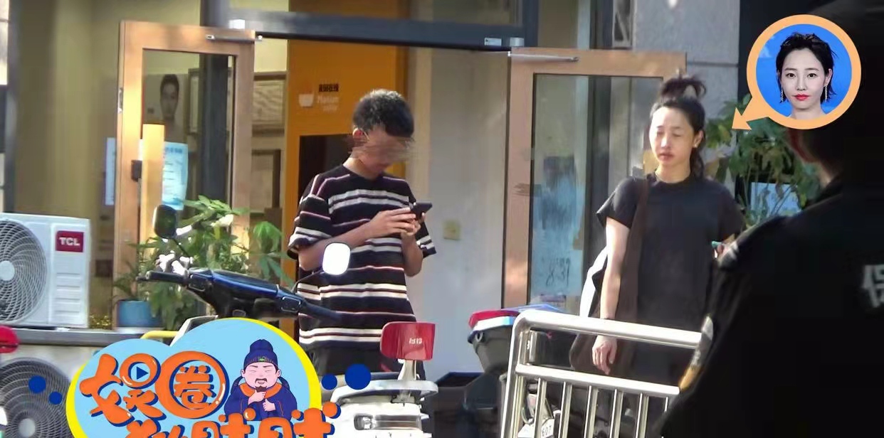 白百何|白百何素颜带儿子逛街，14岁元宝全程低头玩手机，身高已快赶上妈