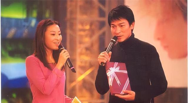 舒高|舒高已经46岁了,略施粉黛气色极好,再嫁大16岁老公,终获幸福