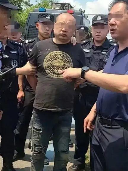 唐山9名涉案人员指认现场，嚣张跋扈一扫而光，被打姑娘怎么样？